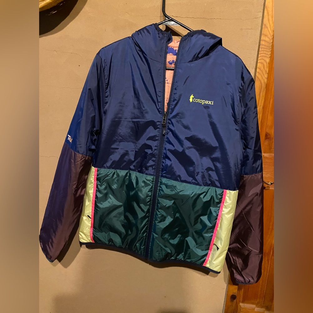 Women’s Cotopaxi x Teva collab Teca Calido hooded jacket. Size large NWOT.